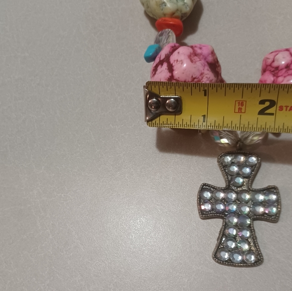 Artisan handcrafted howlite and rhinestone cross necklace - Picture 6 of 7